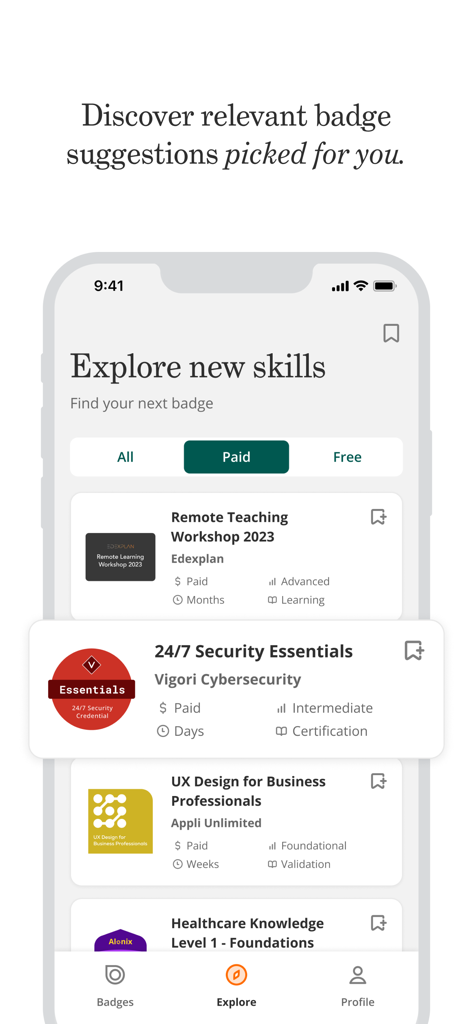 Interface do aplicativo móvel Credly exibindo recomendações personalizadas para credenciais de certificação profissional