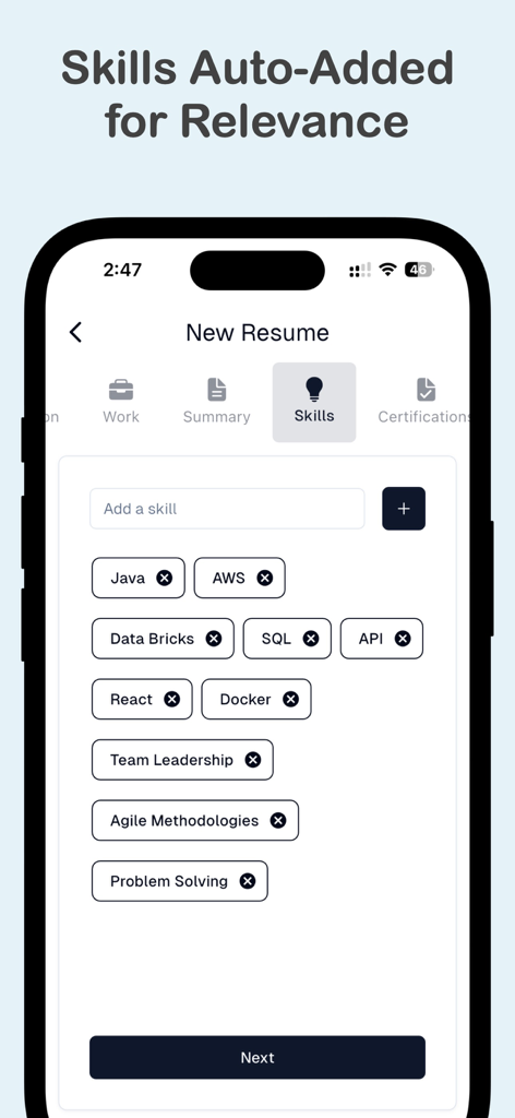 Oberfläche der Intelligent CV Maker Pro App, die den Abschnitt Fähigkeiten mit automatisch hinzugefügten technischen und Soft Skills für einen neuen Lebenslauf zeigt.