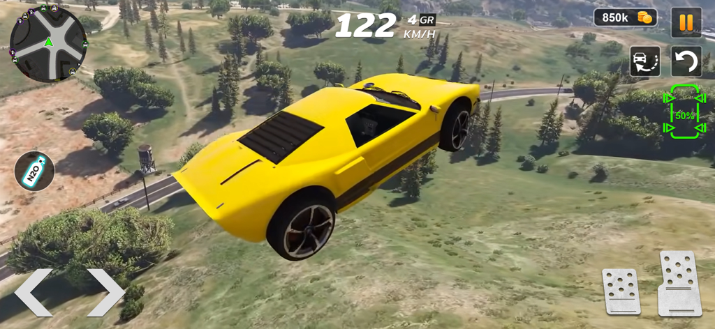 Rash Drive Car Crash Simulator - Ein gelber Sportwagen führt einen Hochgeschwindigkeits-Sprung über unebenes Gelände im Rash Drive Simulator-Spiel aus.