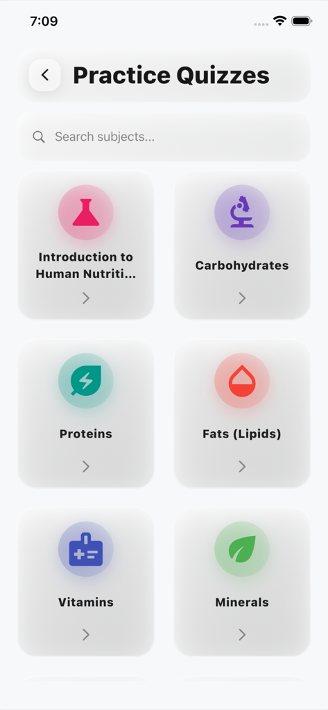 Der Bildschirm mit Übungsquizzen der Human Nutrition Health Quiz App, der Kategorien wie Kohlenhydrate, Proteine und Vitamine mit bunten Symbolen anzeigt.