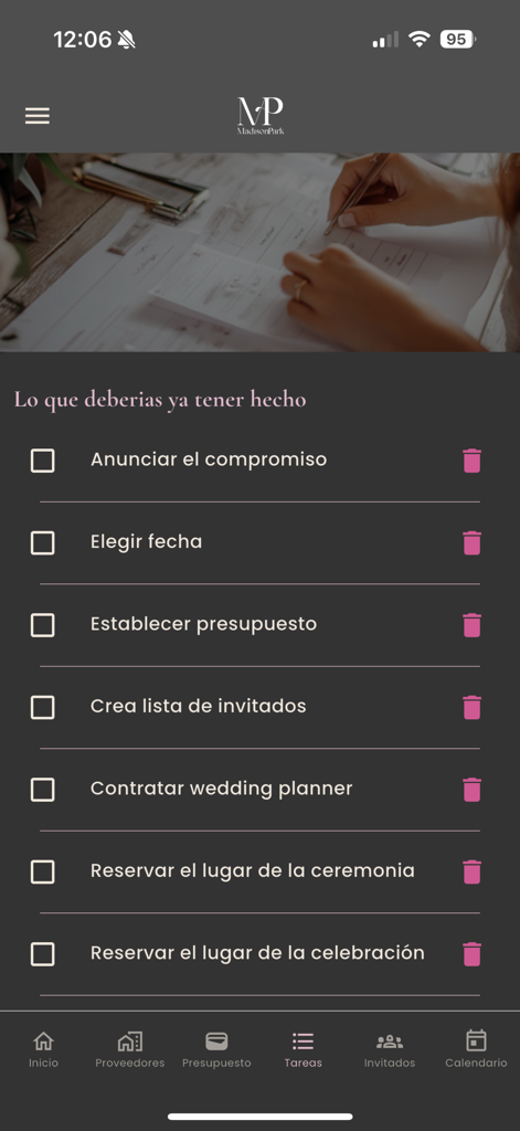 Madison Park mobile app interface displaying a professional wedding planning checklist with tasks in Spanish