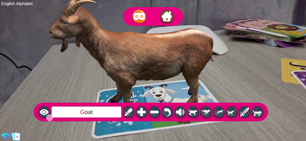 AR Kid's Kit 4D - Eine Ziege in erweiterter Realität (AR) erscheint über einer Lernkarte in der AR Kid's Kit App mit interaktiven Lernwerkzeugen.