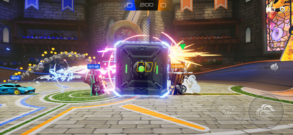 Rocket League Sideswipe - Un saque inicial lleno de acción en Rocket League Sideswipe con una pelota cuadrada y coches personalizables