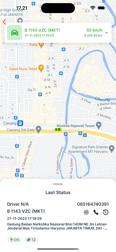 Aplicativo móvel Gtrack GPS mostrando rastreamento de veículos em tempo real em um mapa com status de velocidade e localização