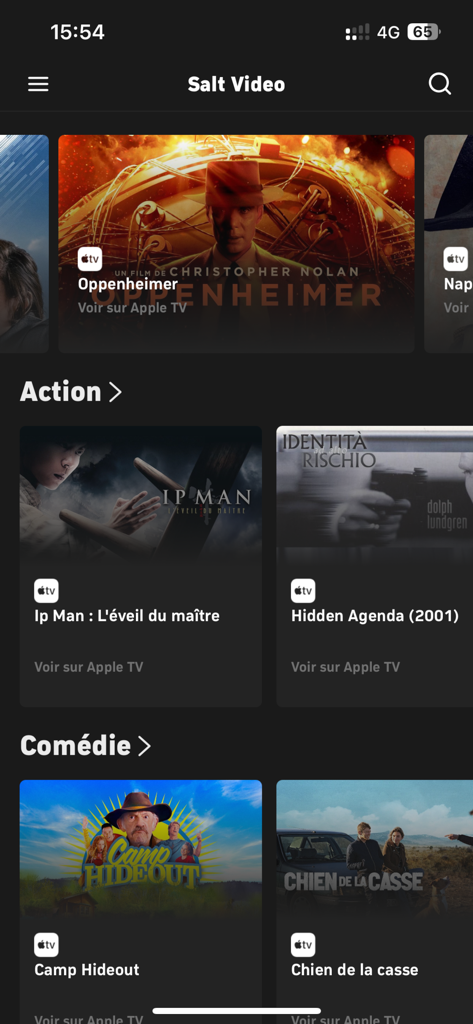Salt TV App-Oberfläche, die einen Filmkatalog mit den Kategorien Action und Komödie zeigt.