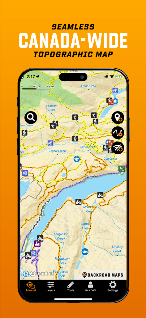 Pantalla de smartphone mostrando un detallado mapa topográfico de Canadá con iconos de actividades al aire libre