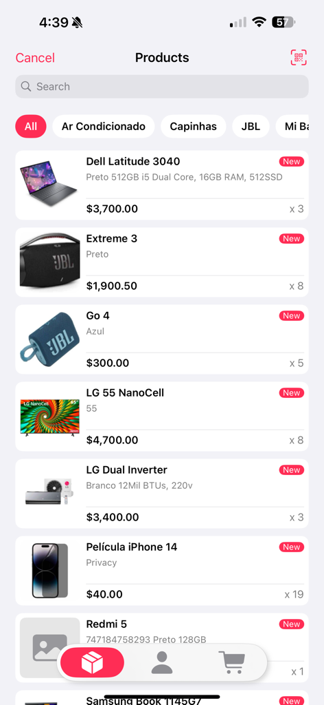 Una pantalla de aplicación móvil que muestra una lista de productos de inventario con precios y cantidades de stock