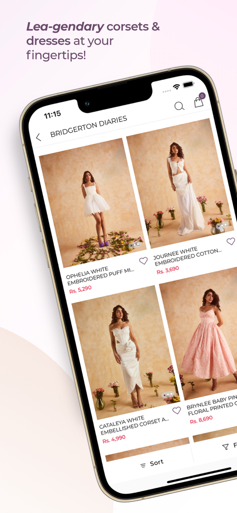 La app Lea Clothing Co mostrando una colección de vestidos blancos y rosas sostenibles en un iPhone.
