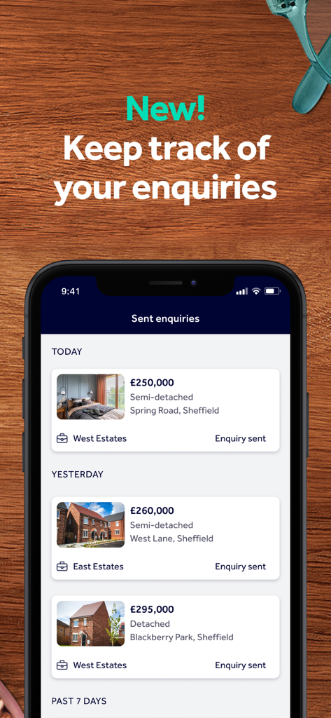 Pantalla de la aplicación Rightmove que muestra una lista de consultas de propiedades enviadas con fotos y precios