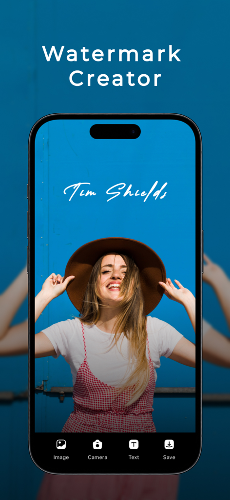 Interface do aplicativo Criador de Marcas d'Água mostrando uma assinatura personalizada adicionada a uma foto de uma mulher.