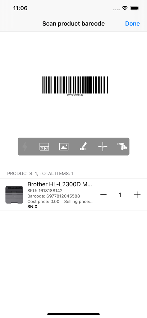 Softzoo Inventory Tracker - Softzoo-Mobile-App scannt einen Produkt-Barcode, um Lagerbestände zu aktualisieren.