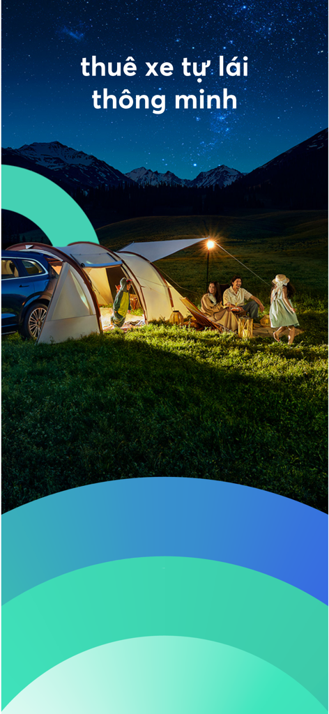 BonbonCar - Thuê xe tự lái - Une famille profite du camping la nuit à côté de sa voiture de location sous un ciel étoilé