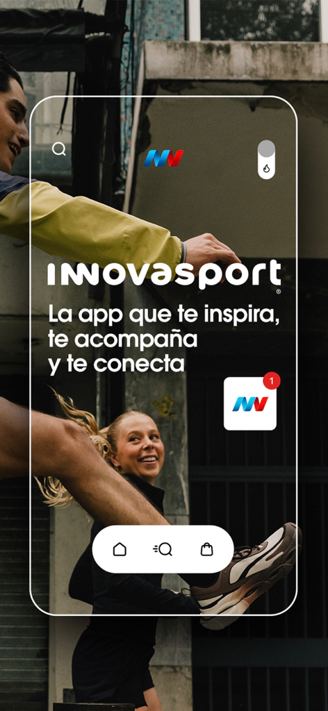 Pantalla de inicio de la aplicación móvil Innovasport con modelos deportivos y eslogan en español
