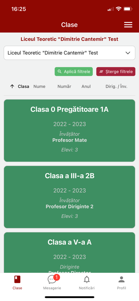 Catalog Viva - Screenshot of the Catalog Viva app showing a dashboard of school classes for teachers and parents