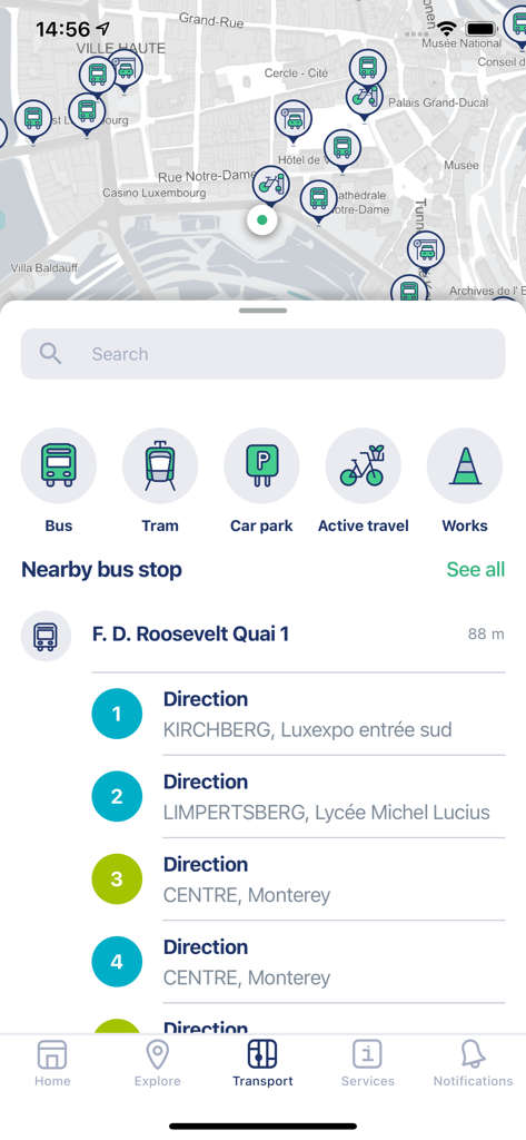 CityApp - Your guide to VDL - Interfaz de la aplicación móvil CityApp VDL que muestra salidas de autobuses en tiempo real y mapa de la ciudad