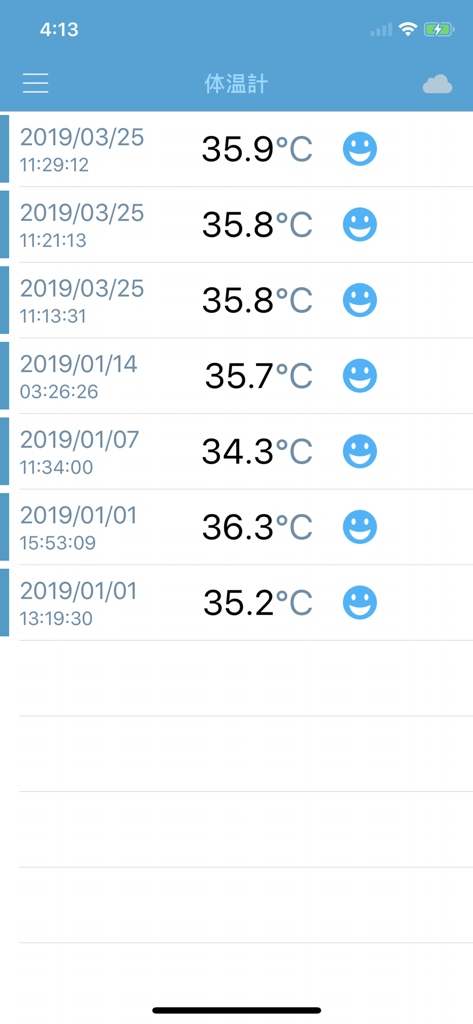 Interfaz de la aplicación Checkmee Advance que muestra un registro histórico de mediciones de temperatura corporal con fechas y horas.