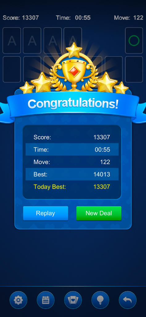 Solitaire Card Game by Mint - Schermata di vittoria del gioco di solitario con un trofeo dorato e statistiche per punteggio, tempo e mosse