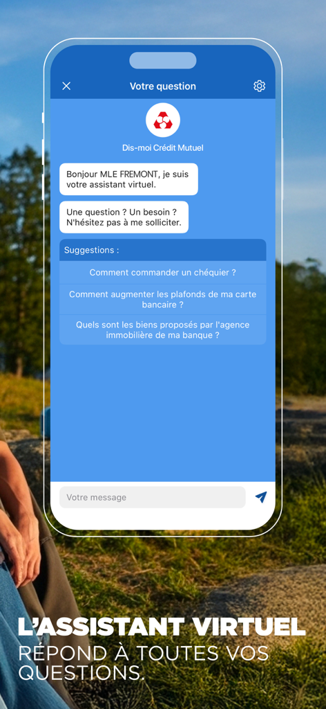 Interfaz de la aplicación móvil Credit Mutuel que muestra a un asistente virtual respondiendo preguntas bancarias