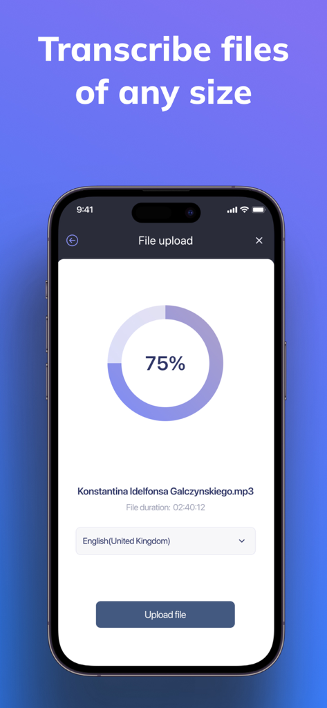 Live Transcribe - Speech Text - Un écran de smartphone montrant la progression à 75 % du téléchargement d'un fichier audio pour transcription dans l'application Live Transcribe.