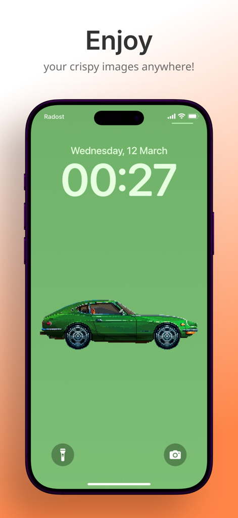 Pixel Scaler - Un iPhone affichant une voiture pixel art verte nette comme fond d'écran haute résolution.