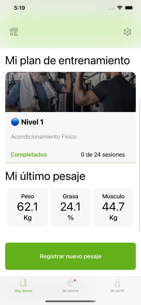 SUMA FITNESS CLUB - SUMA FITNESS CLUB mobile app showing training progress and body weight measurements