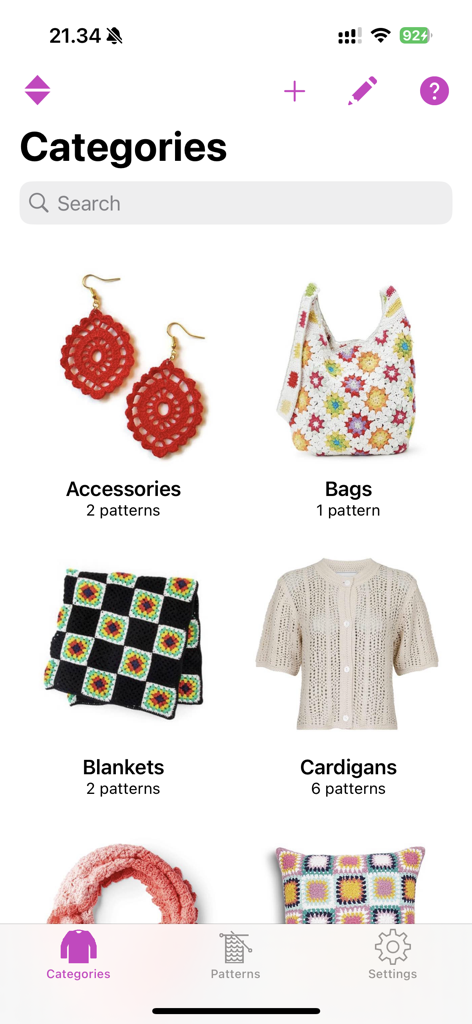 Crocheting Patterns Lite - Una interfaz de aplicación móvil que muestra categorías de patrones de ganchillo que incluyen accesorios, bolsos, mantas y cárdigans con imágenes de vista previa.