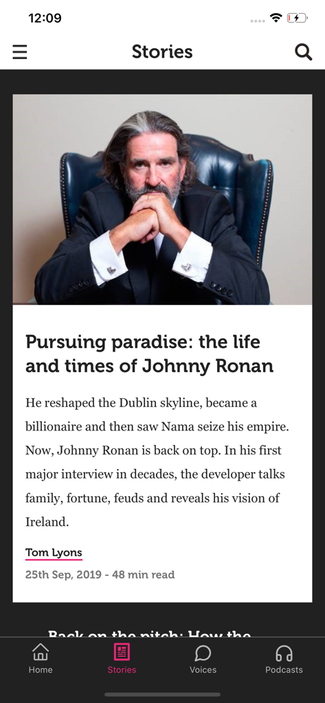 The Currency News - Interface do aplicativo The Currency News mostrando um artigo de negócios em destaque sobre Johnny Ronan na seção Stories.