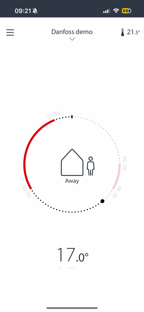 Captura de pantalla de la interfaz de la aplicación Danfoss Eco que muestra un programa de calefacción circular y la temperatura establecida en 17 grados en modo Ausente