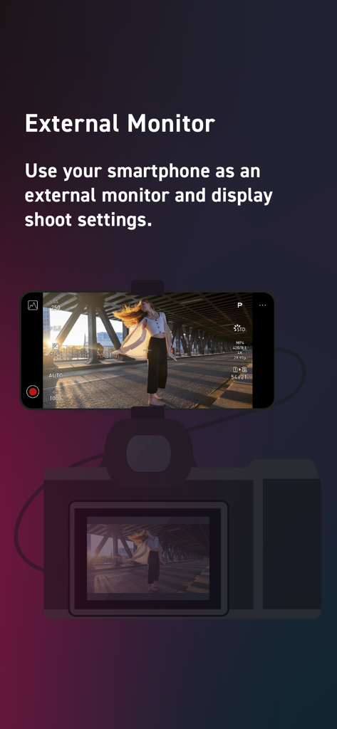 Panasonic LUMIX Flow - Um smartphone montado em uma câmera agindo como um monitor externo exibindo configurações de vídeo através do aplicativo LUMIX Flow