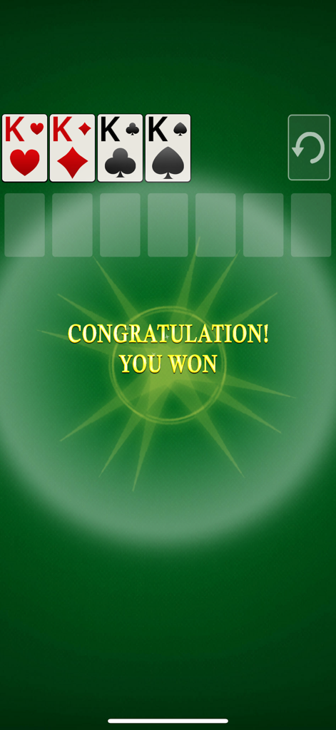 Solitaire Classic - 2026 - Mensaje de felicitación en una pantalla de victoria en Solitaire Classic 2026 mostrando cuatro reyes.