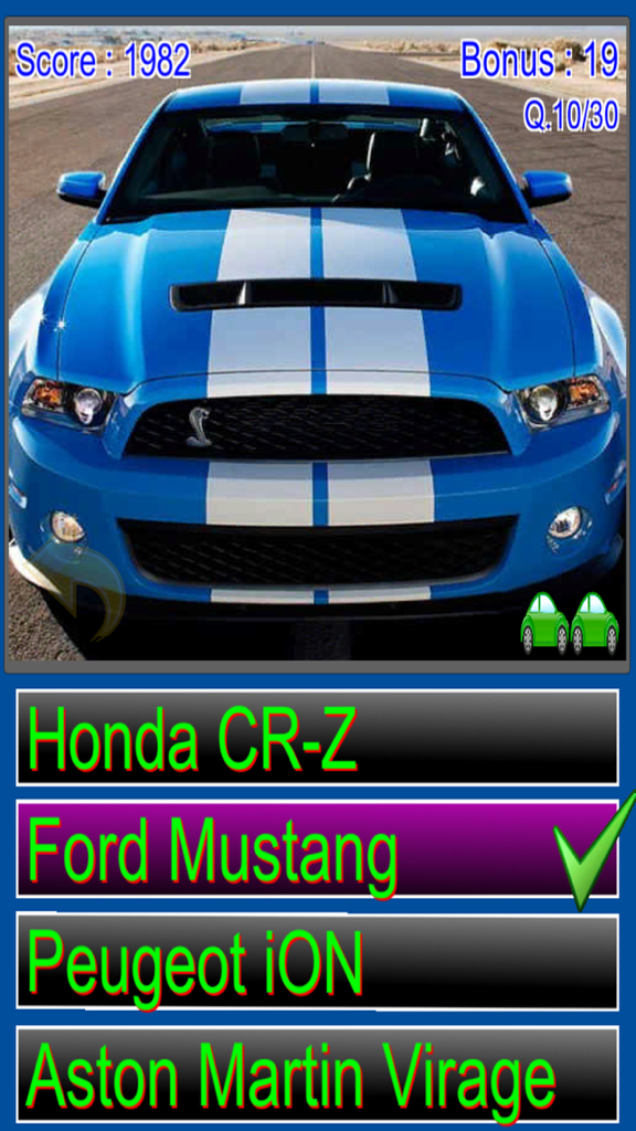 이름이 무엇인가요? 자동차 퀴즈 게임 화면에는 파란색 포드 머스탱과 여러 선택 옵션이 표시됩니다.