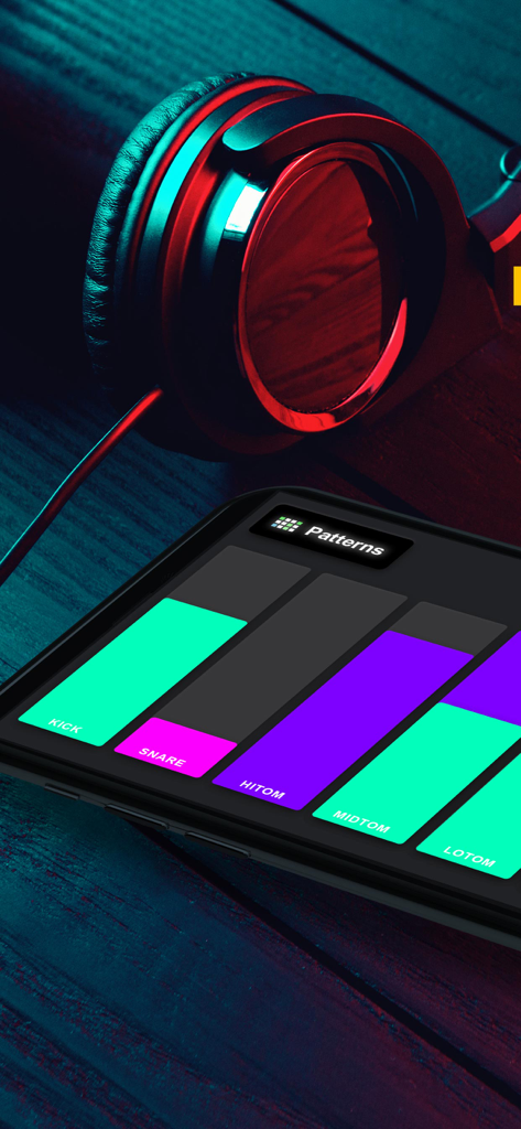 Drum Machine - Beat Groove Pad - Interfaz de la app Drum Machine Beat Groove Pad en un smartphone mostrando deslizadores de pads de batería para bombo y caja junto a auriculares.