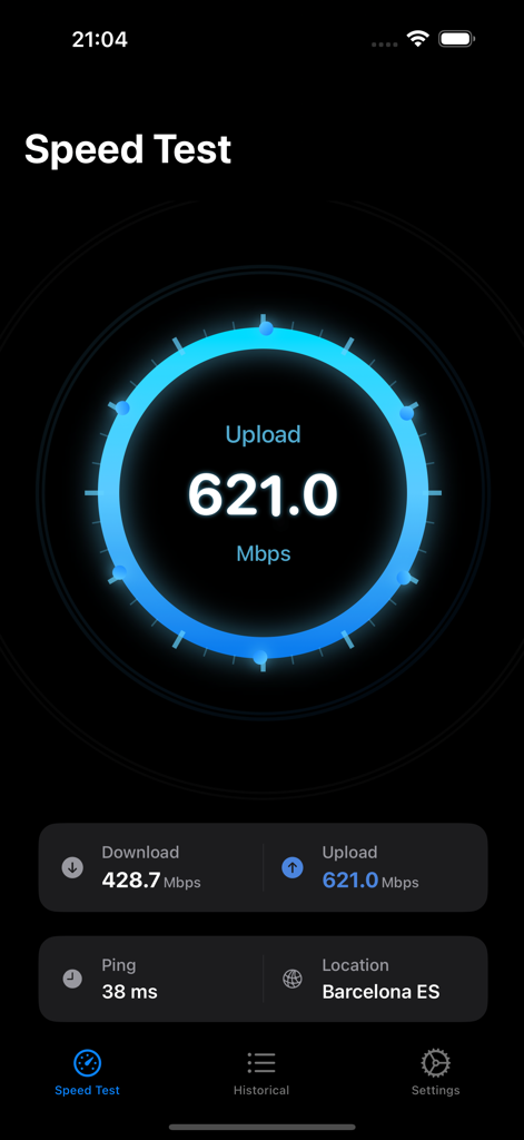 Speed Test Internet Wifi Scan - Screenshot eines Smartphones, der hohe Internet-Testergebnisse mit einer Upload-Geschwindigkeit von 621 Mbps und einer Download-Geschwindigkeit von 428 Mbps zeigt