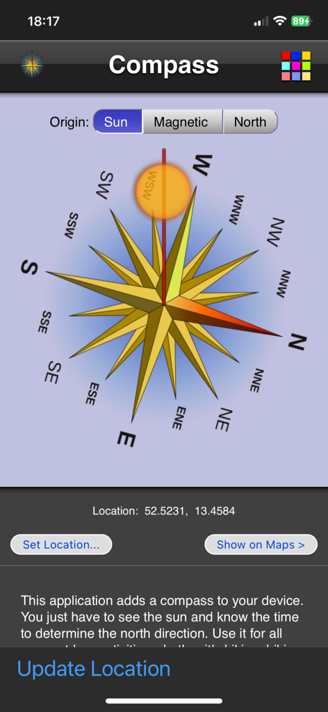 Interfaz de la aplicación Brújula mostrando la función de navegación basada en el sol