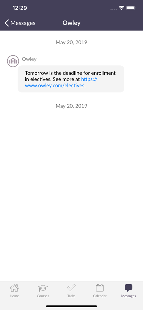 Messaging interface in the itslearning mobile app showing a school announcement about elective enrollment deadlines.