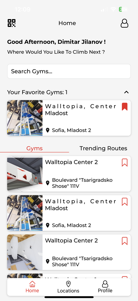 ewalls 앱의 홈 화면에 클라이밍 짐 검색창과 위치 목록이 표시됩니다.