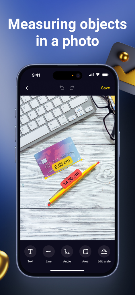 Ruler App: AR Tape Measure cm - Pantalla de smartphone que muestra la función de regla en foto midiendo una tarjeta de crédito y un bolígrafo en una fotografía