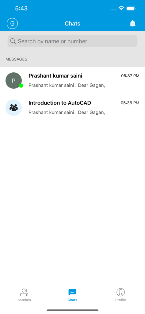 PTS CAD EXPERT - Interfaz de chat de la aplicación PTS CAD EXPERT que muestra mensajes de instructores y grupos de cursos como Introducción a AutoCAD.