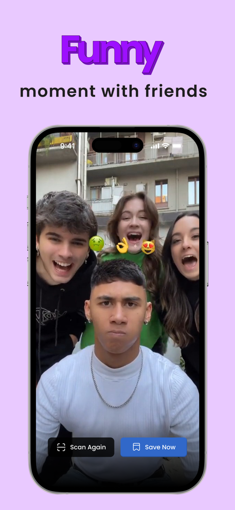 Funmoji: Funny face filters - Funmoji 앱에서 이모지 얼굴 필터 챌린지에 참여하며 웃고 있는 젊은 친구 그룹