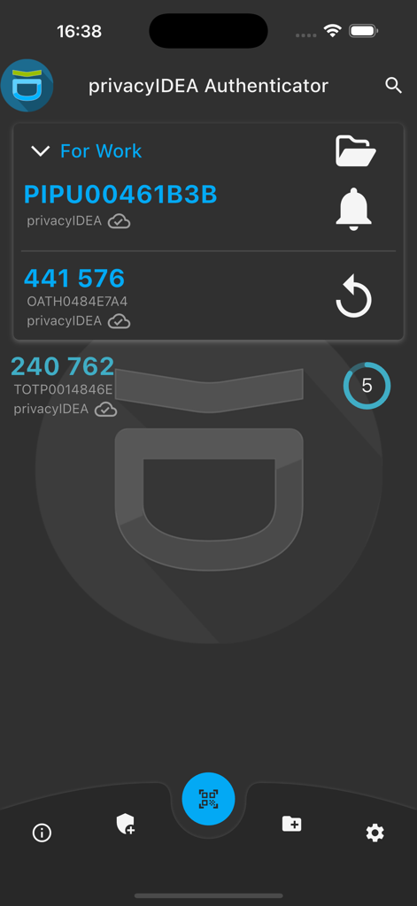 privacyIDEA Authenticator - L'interfaccia dell'app privacyIDEA Authenticator che mostra codici di autenticazione a due fattori sicuri e un pulsante scanner per codici QR.