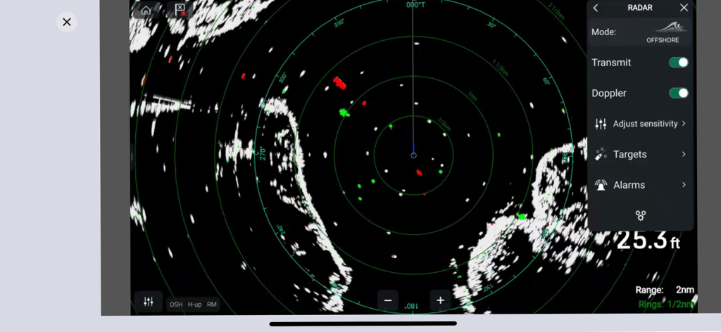Raymarine 앱 화면에 연안 모드 및 도플러 타겟과 함께 해양 레이더 표시