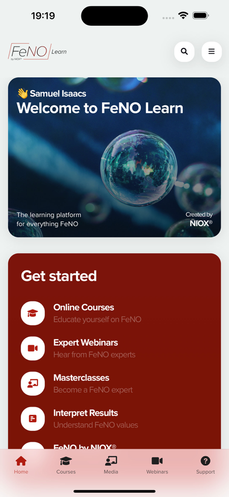 A tela inicial do aplicativo FeNO Learn by NIOX, apresentando opções de navegação para Cursos Online, Webinars de Especialistas e Masterclasses para profissionais de saúde respiratória.
