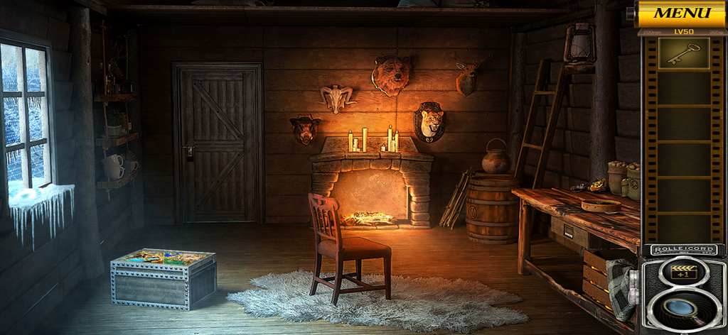 Escape Room:Adventure Traveler - Captura de tela do jogo de um interior de cabana de madeira misteriosa com uma lareira acesa e itens de quebra-cabeça em Escape Room Adventure Traveler.