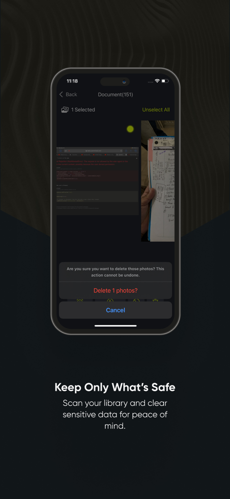 Una pantalla móvil de la app Privacy Guard mostrando una indicación para eliminar fotos de documentos sensibles por seguridad.