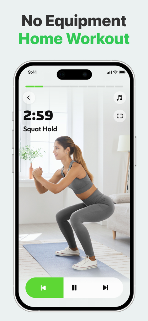 7 Minute Workout: Exercise App - Frau führt eine Kniebeugenübung mit der 7 Minute Workout App zu Hause durch.