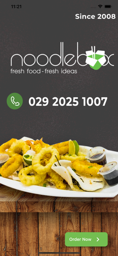NOODLE- BOX - Pantalla de inicio de la aplicación Noodle Box que muestra un plato de aperitivos y un botón verde para Pedir ahora.