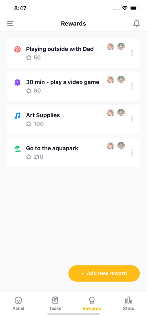 Child Rewardアプリの報酬ダッシュボード。屋外での遊びやビデオゲームなどのさまざまなアクティビティのポイント値が表示されています。
