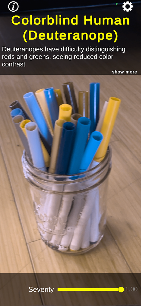 펜에 적용된 듀테라노피 색맹 필터를 보여주는 CreatureVision 앱 인터페이스