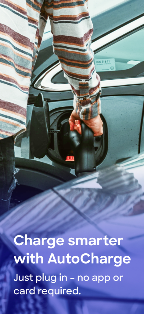 Mer Connect Norway - A person plugging a charging cable into an electric car using the Mer Connect AutoCharge feature