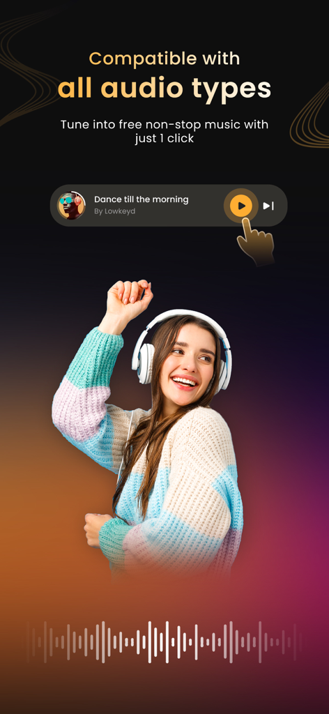 Music Player & MP3 Player ‣ - Una mujer sonriendo mientras usa auriculares escuchando música en una aplicación compatible con todos los tipos de audio.